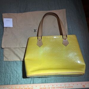 Louis Vuitton Vernis Monogram (stained leather)